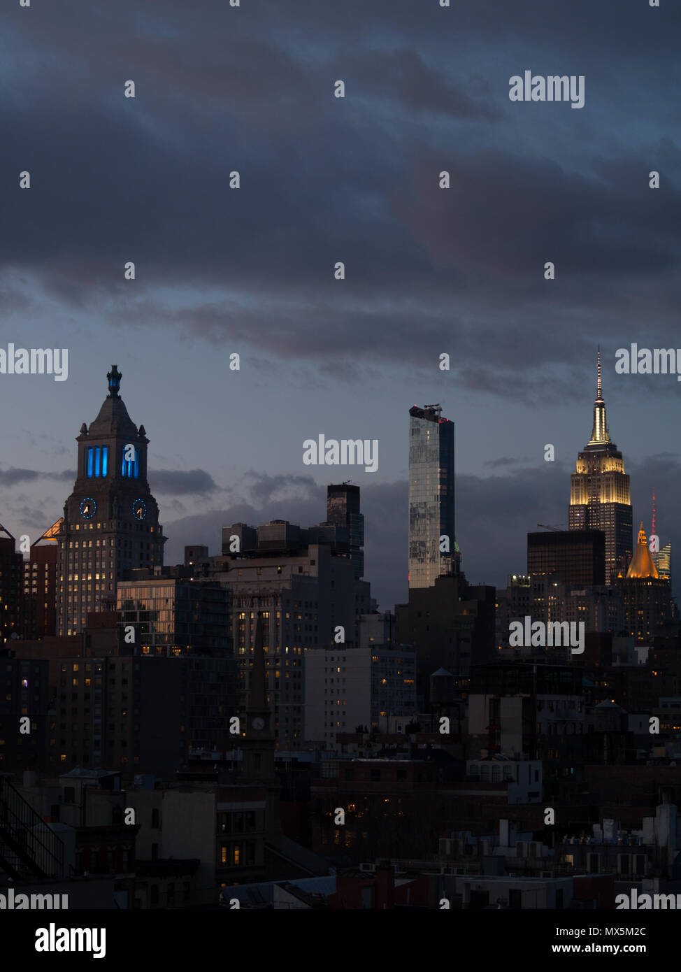 Manhattan skyline dusk hi-res stock photography and images - Alamy