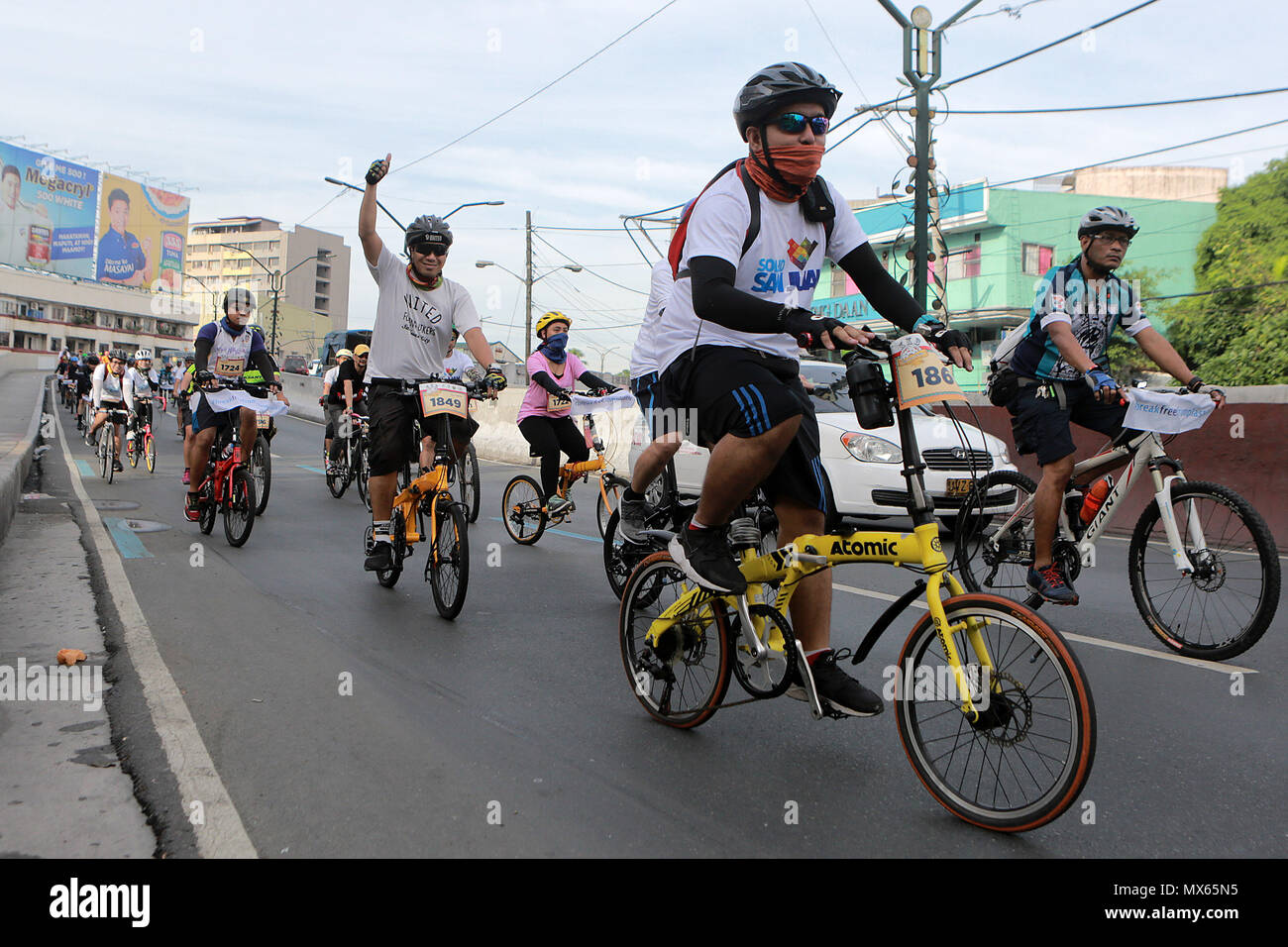 Manila, Philippines. 3rd June, 2018. Members from environmental and bicycle groups ride together during a rally commemorating the "World Bicycle Day" and "International Plastic Bag Free Day" in Manila, the Philippines, on June 3, 2018. Credit: Rouelle Umali/Xinhua/Alamy Live News Stock Photo