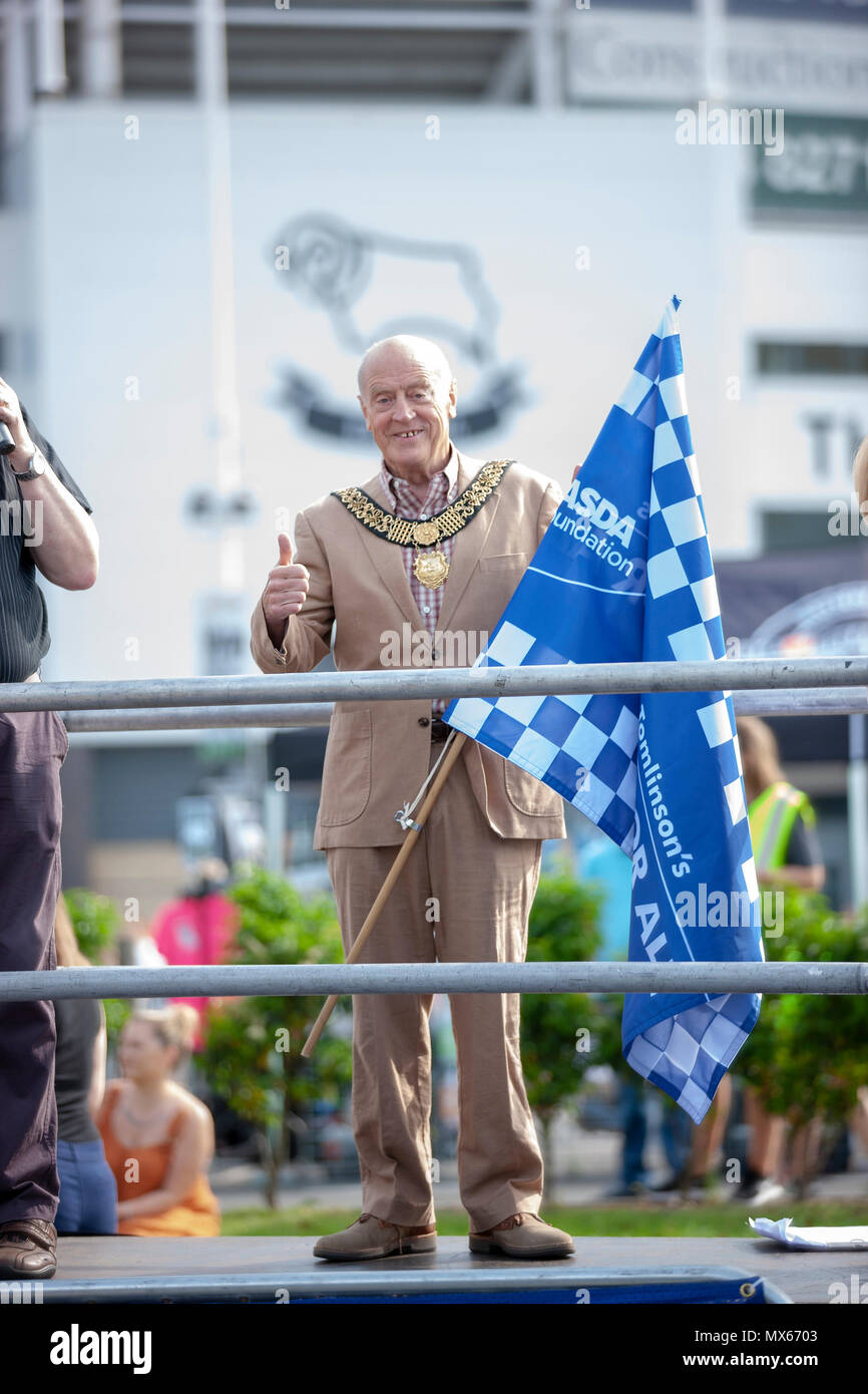 Derby, United Kingdom, 3 June 2018: Cllr Mike Carr, Mayor of Derby at the start line of the 2018 Asda Foundation Derby Half Marathon and Family Fun Run, Credit: Gareth Tibbles Credit: Gareth Tibbles/Alamy Live News Stock Photo