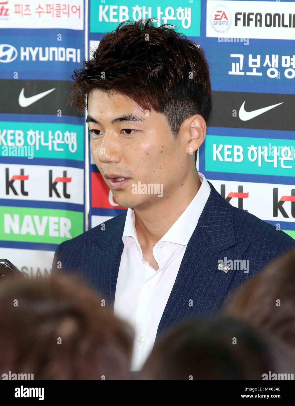 Seoul, South Korea. 3rd June, 2018. Ki Sungyueng, captain of South Korea men's national football team, is interviewed at Incheon International Airport, west of Seoul, South Korea, on June 3, 2018. South Korea's 2018 Russia World Cup national team, led by coach Shin Tae-yong, left Sunday towards Austria for their pre-World Cup training camp. Credit: NEWSIS/Xinhua/Alamy Live News Stock Photo