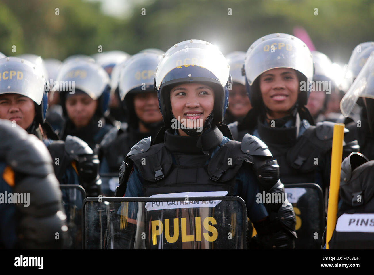 Manila, Philippines. 3rd June, 2018. A policewoman smiles during the annual Philippine National Police Civil Disturbance Management (PNP-CDM) competition in Manila, the Philippines, June 3, 2018. Credit: Rouelle Umali/Xinhua/Alamy Live News Stock Photo