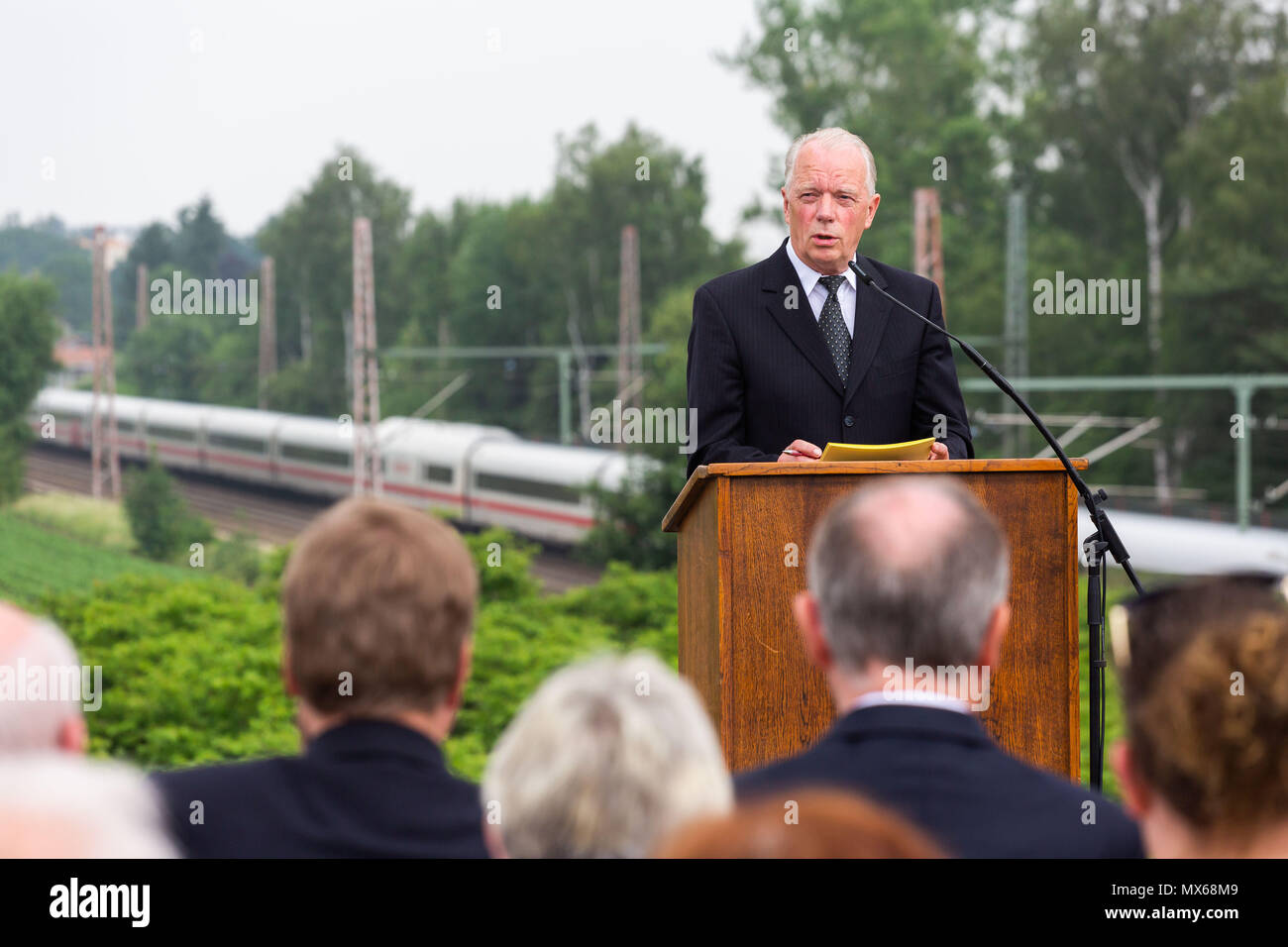 Eschede, Germany. 03 May 2018, Germany, Eschede: The journalist Hartmut Reichardt speaking during the 20th anniversary of the train accident in Eschede. The ICE 'Wilhelm Conrad Roentgen' derailed on the 3 June 1998 at tempo 200 and drove into a highway bridge. 101 people died. Photo: Philipp von Ditfurth/dpa Stock Photo
