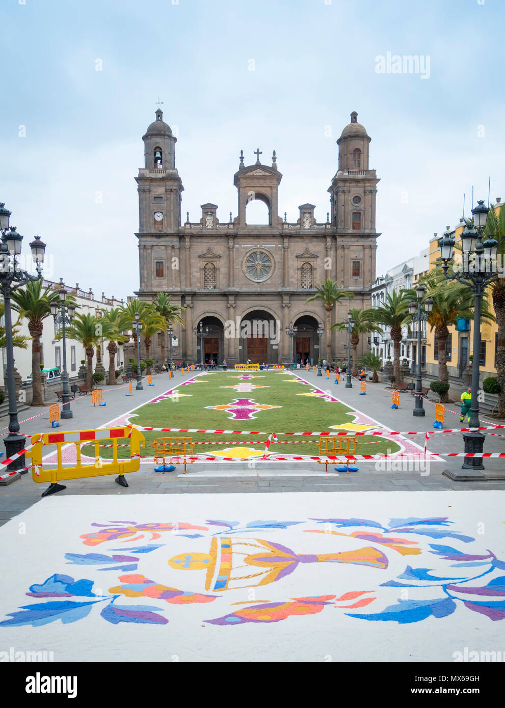 Las Palmas, Gran Canaria, Canary Islands, Spain 3rd June, 2018. An 800  square metre alfombra (carpet) made from fresh flowers and dyed sea salt  outside Santa Ana cathedral in Las Palmas ahead