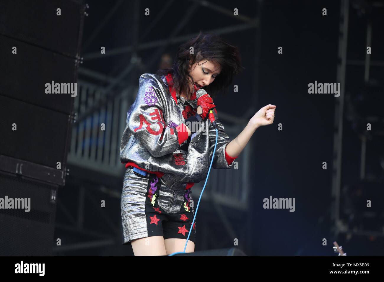 New York, NY, USA. 1st June, 2018. Karen O and The Yeah Yeah Yeahs on stage for 2018 Governors Ball Music Festival - FRI, Randall's Island Park, New York, NY June 1, 2018. Credit: Rob Kim/Everett Collection/Alamy Live News Stock Photo
