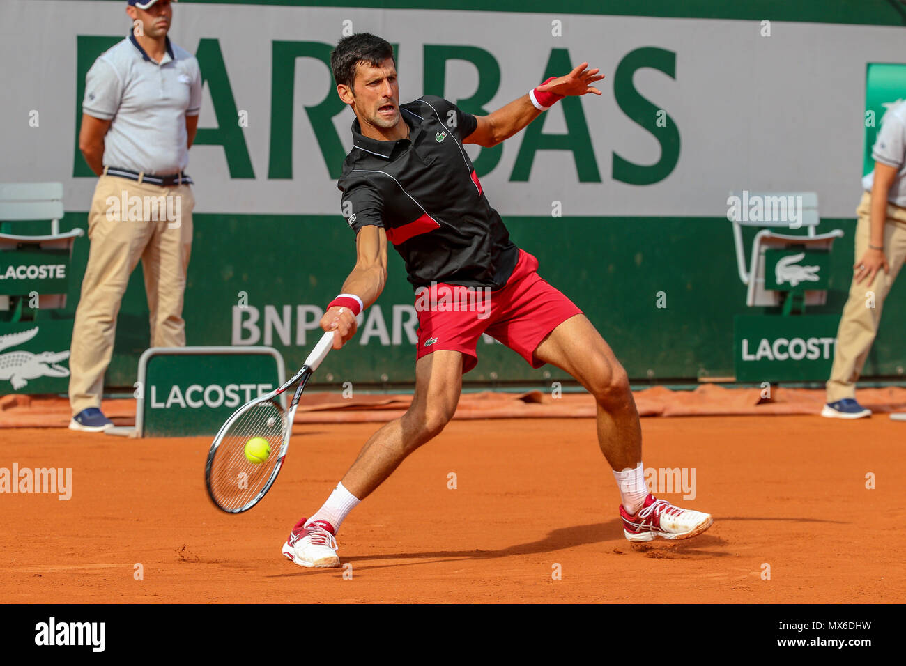 PARIS, IF - 03.06.2018: ROLAND GARROS 2018 - Novak Djokovic (SRB) in a  match valid for the 2018 Roland Garros tournament held in Paris, IF.  (Photo: Andre Chaco/Fotoarena Stock Photo - Alamy