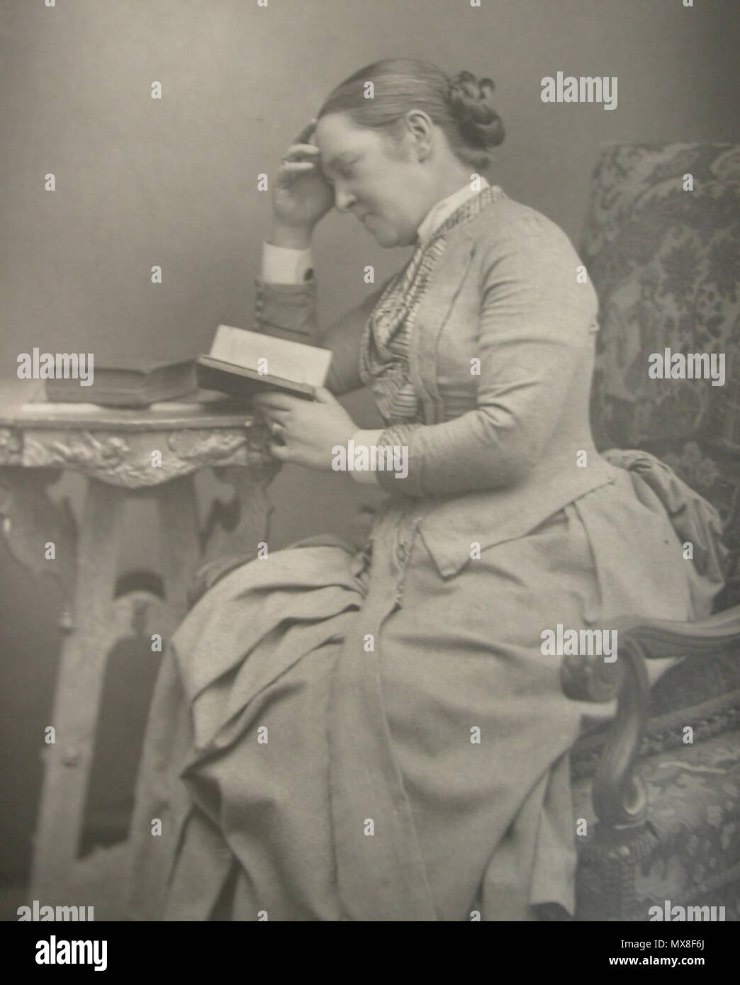 . English: Elizabeth Garrett Anderson. Photograph by Walery, published by Sampson Low & Co. in February 1889[1] . circa 1889. Walery 184 Elizabeth Garrett Anderson, photograph by Walery Stock Photo