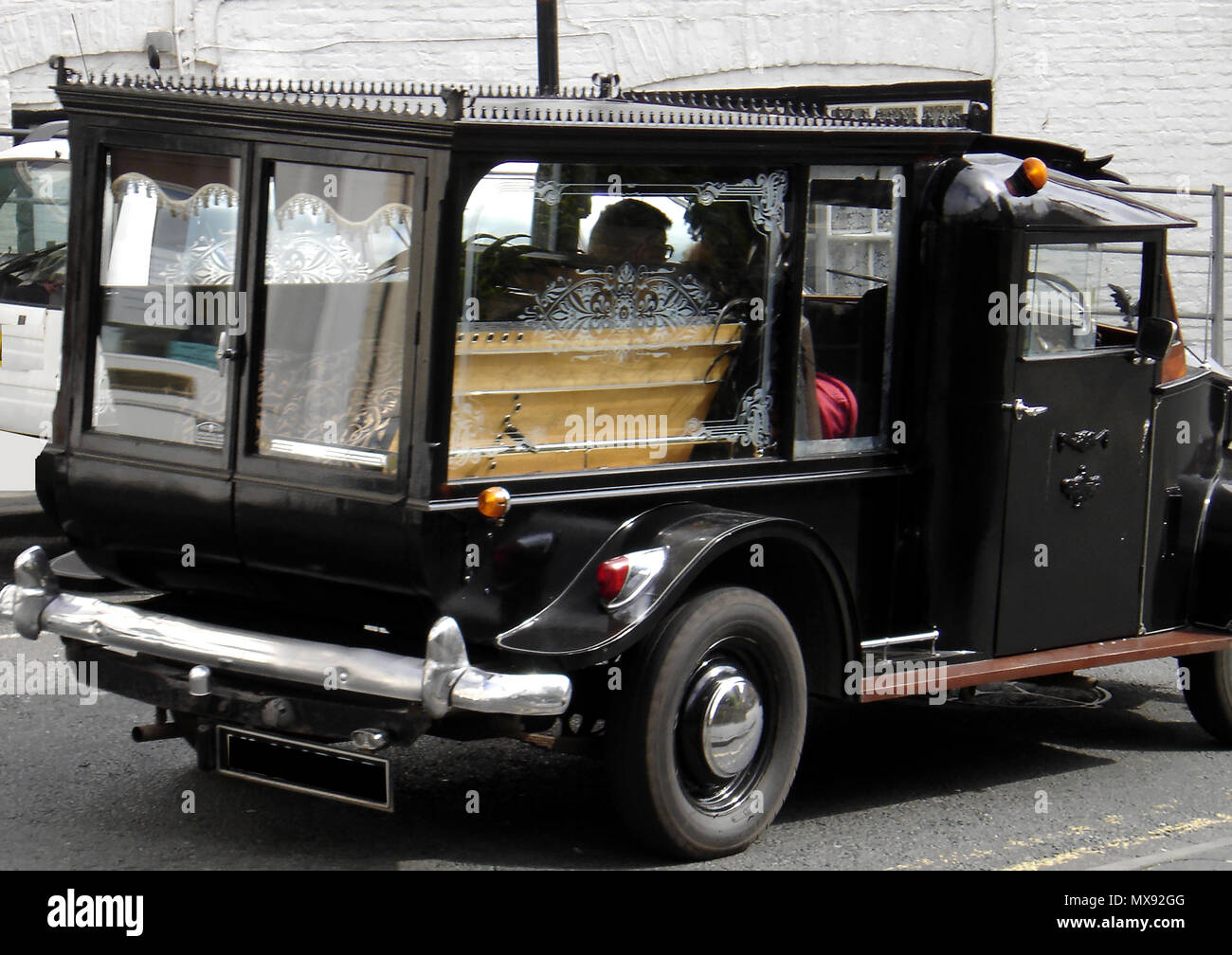 Vintage funeral hearse hi-res stock photography and images - Alamy
