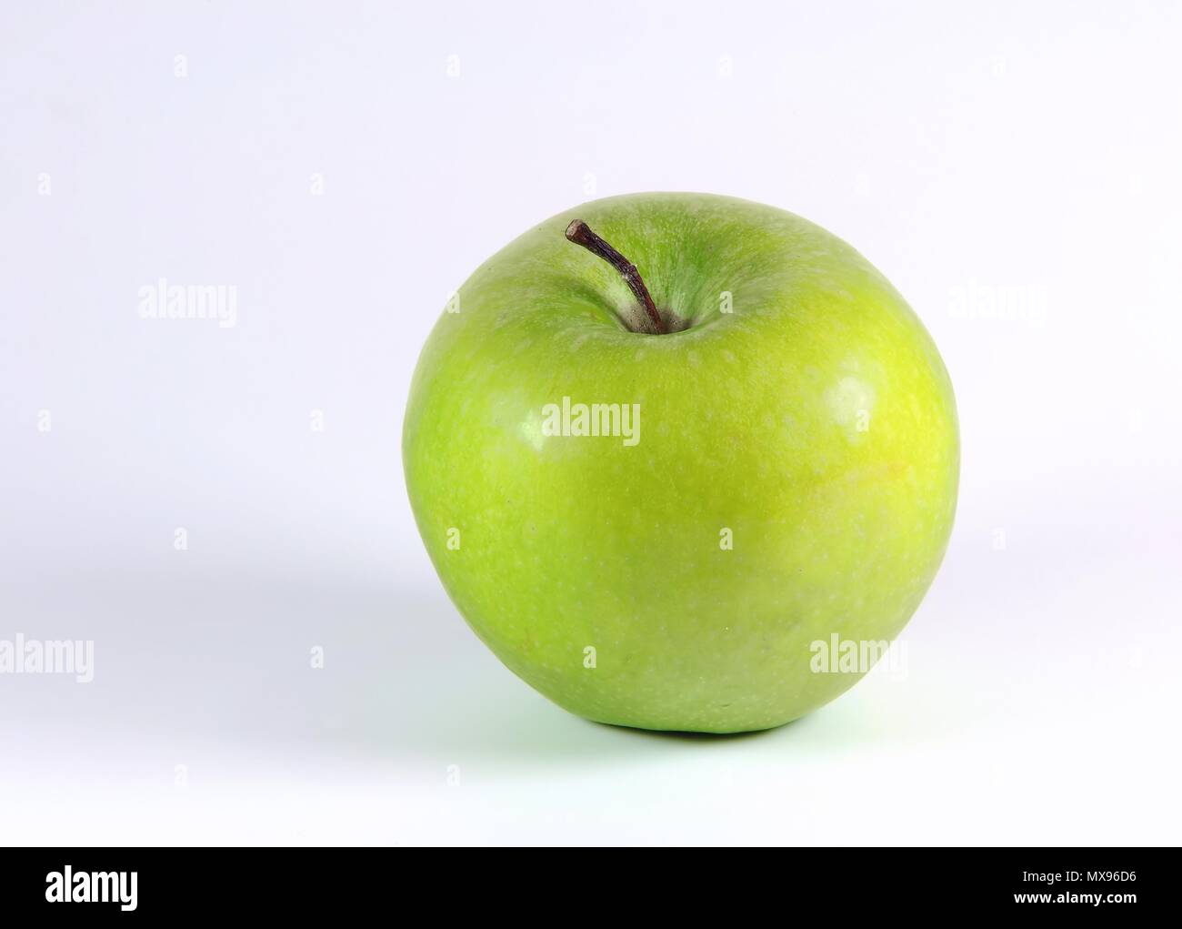 Green apple isolated on white background Stock Photo - Alamy