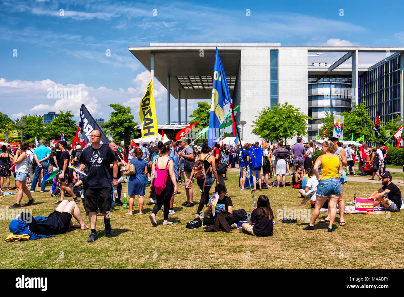Germany,Berlin-Mitte, 27th May 2017. Anti AfD protesters & politicians gather outside German Government buildings. Stock Photo