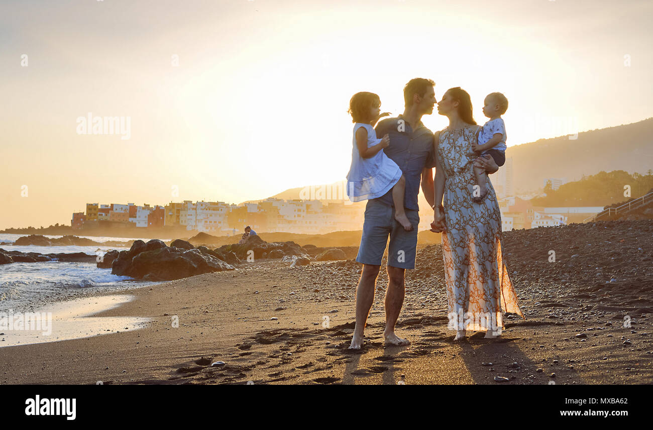 Family sunbathing beach hi-res stock photography and images - Alamy