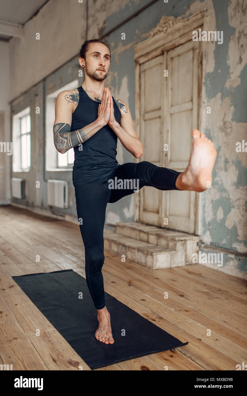 My first tattoo. Aku Aku done by Yogi Barrett at Sink or Swim Studio in  Atlanta, Georgia : r/tattoos, image size:867x1390