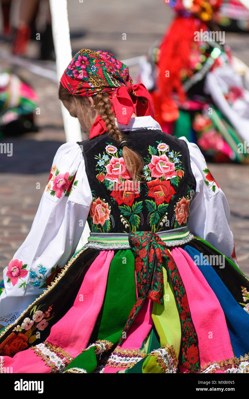 People in traditional polish dress hi-res stock photography and images ...