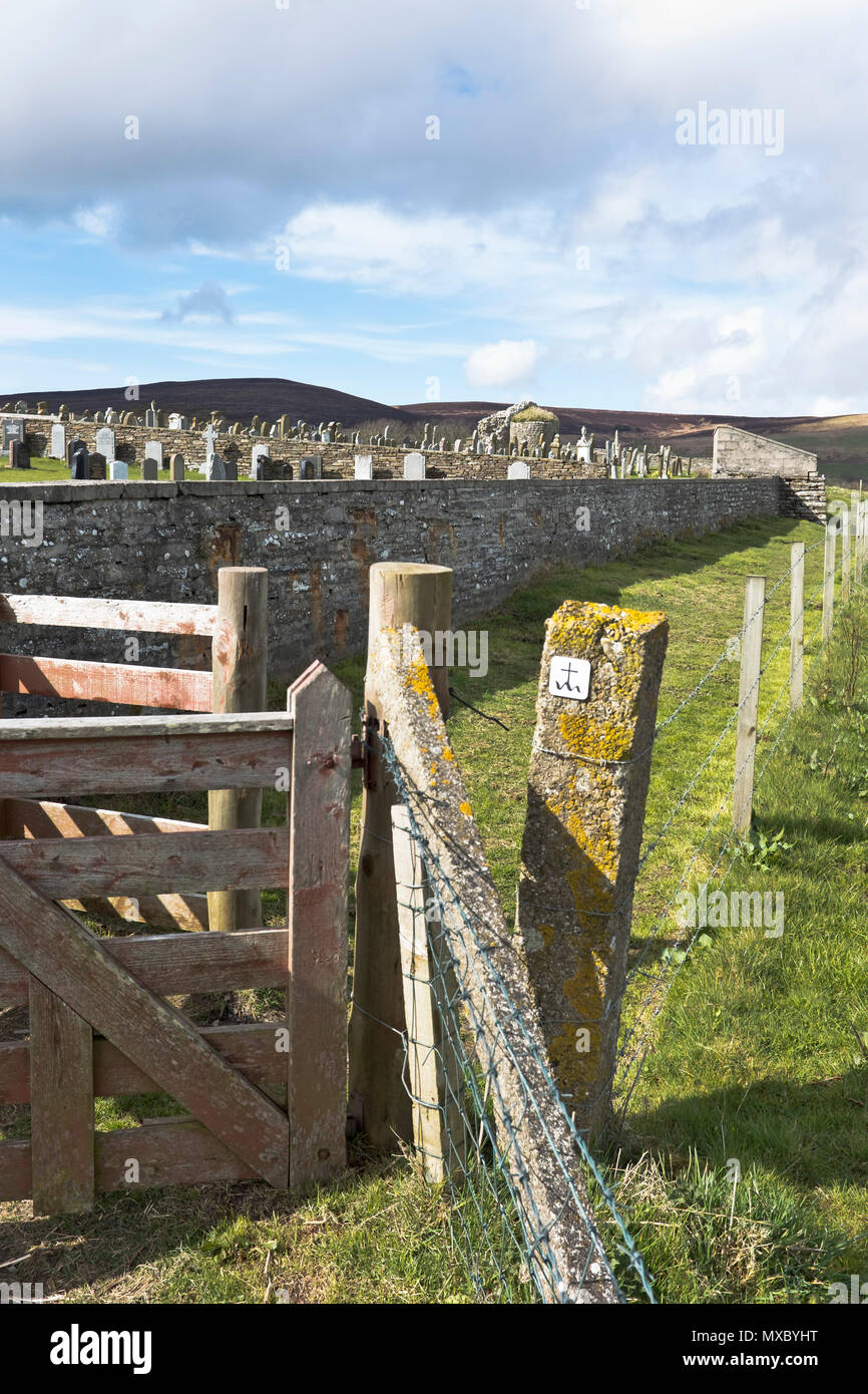 dh St Magnus Way footpath ORPHIR ORKNEY Foot path trail gate Finstown to Earl Hakons Round Kirk Stock Photo