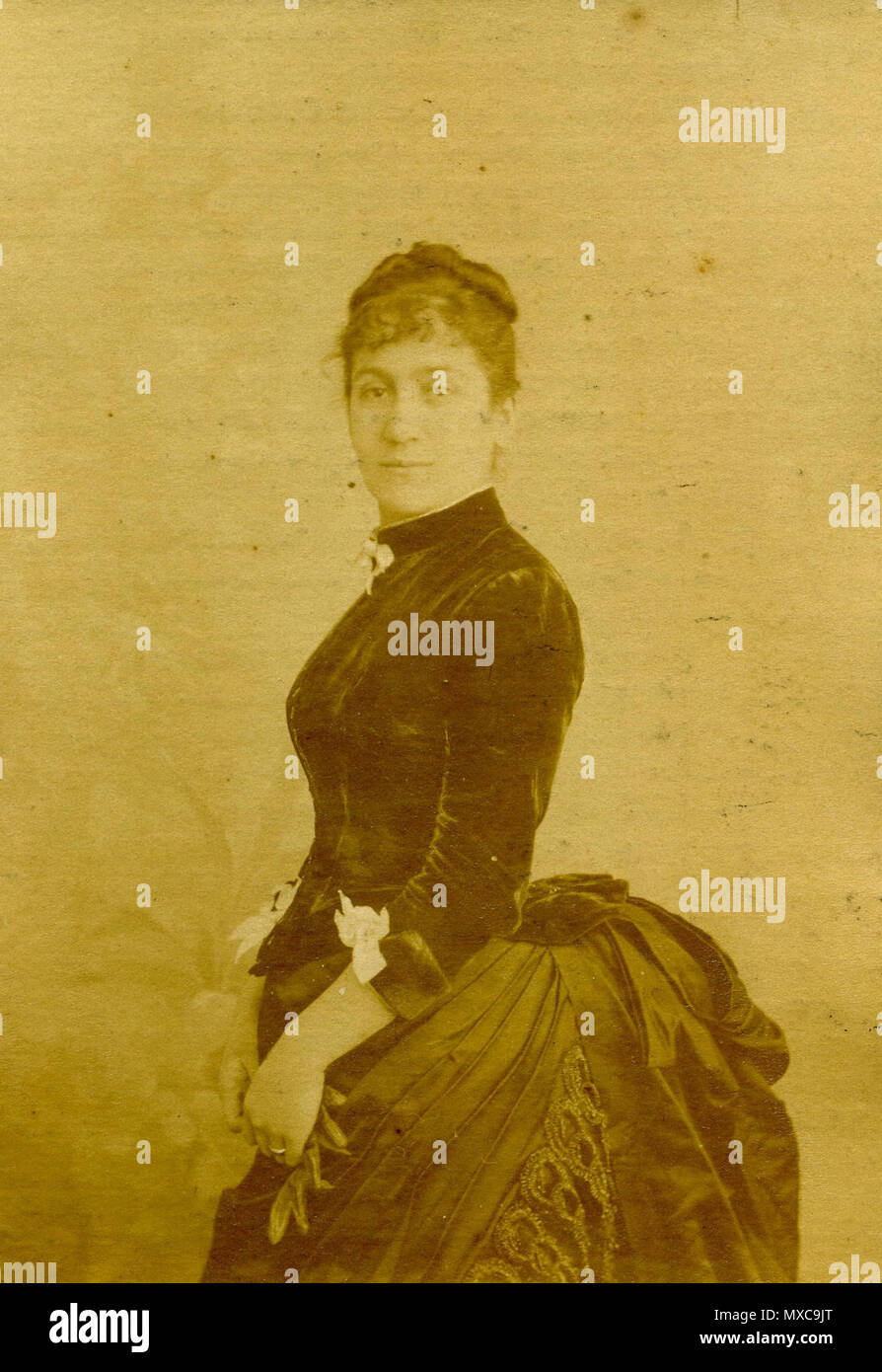 . English: Marie Garcin, second wife of Jean-Vital Jammes . 1887 (publication). Photographie Ouvière - 3, rue de la Darse - Marseille 399 Marie GARCIN vers 1887 Stock Photo