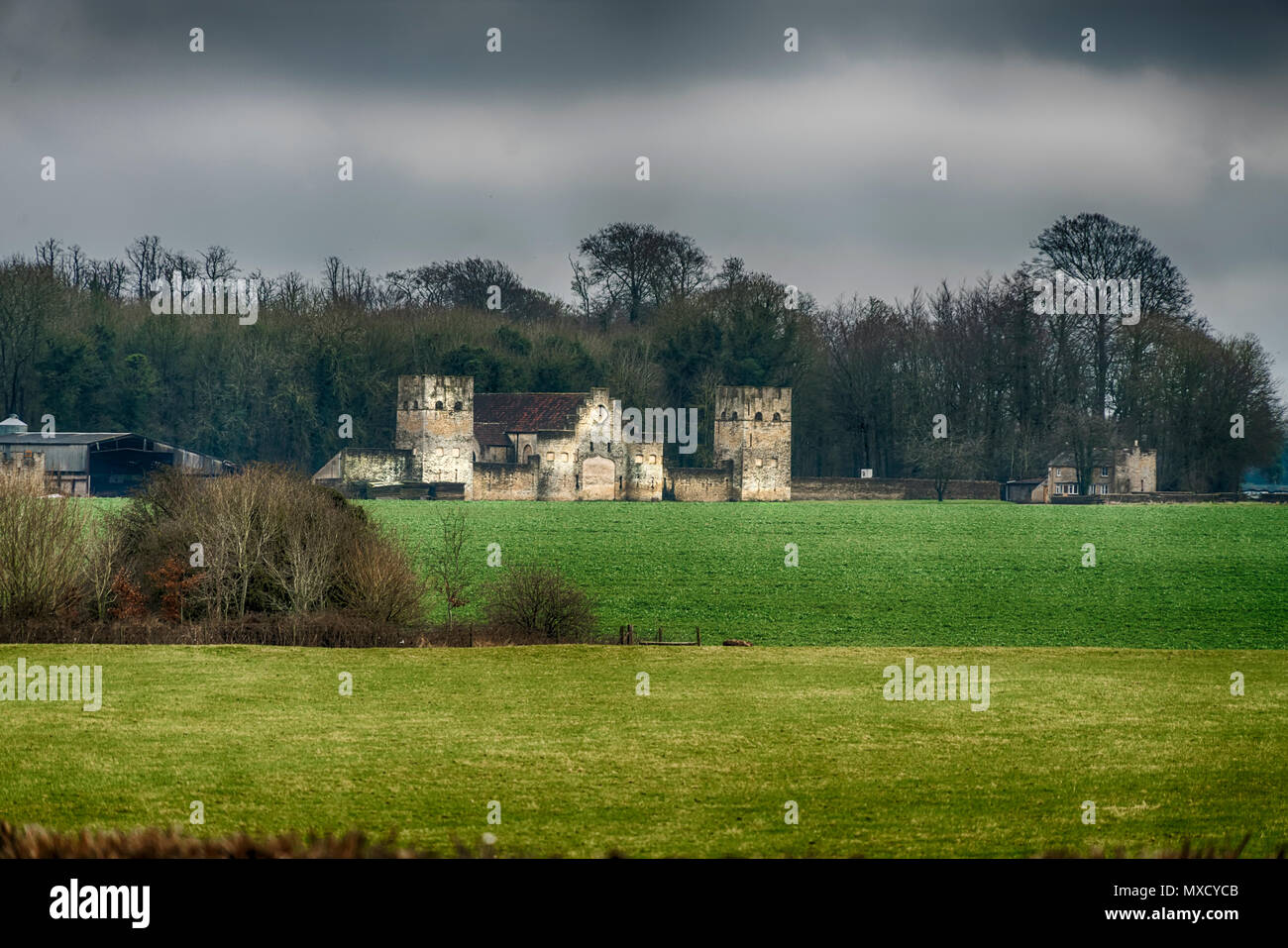 Castle barn hi-res stock photography and images - Alamy