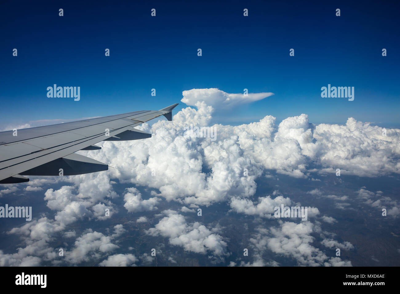 Sky with plane hi-res stock photography and images - Alamy
