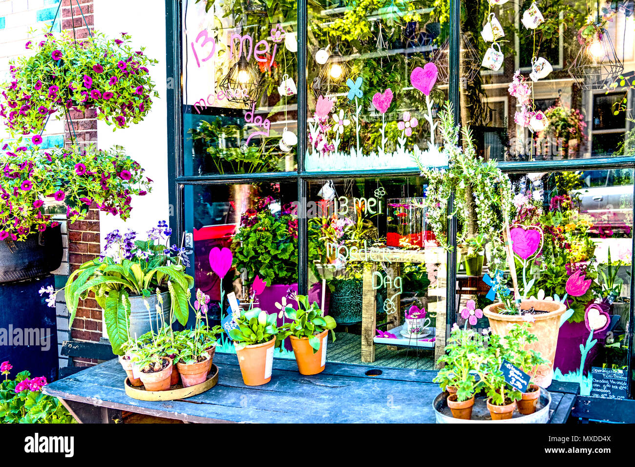 Brightly cloloured hires stock photography and images Alamy