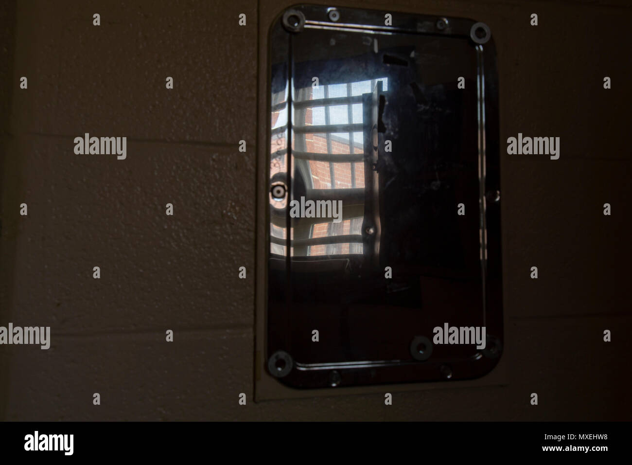 Pa mirror hires stock photography and images Alamy