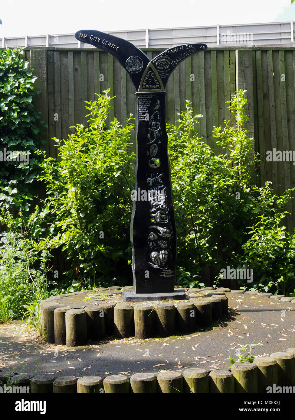 A sculpture marking Sustrans national cycle route number 22 in Stamshaw, Portsmouth Stock Photo