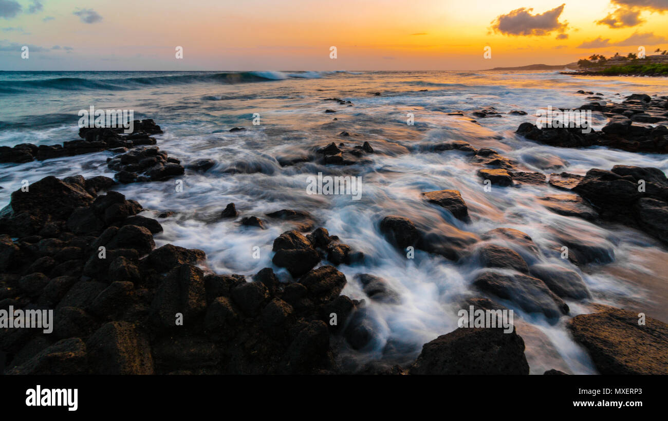 A dramatic sunset looking over the Pacific Ocean. Kauai, Hawaii Stock ...