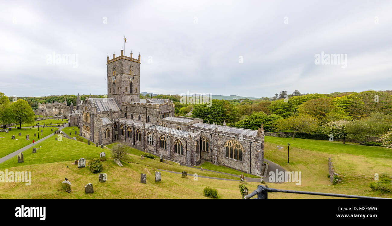 St Davids,  Panorama of the cathedral, graveyard and the Bishop's palace Stock Photo