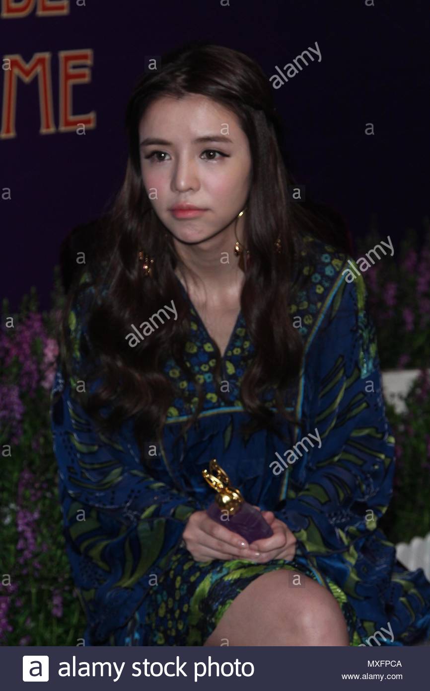 Kathy Najimy pictures Julia Montes (b. 1995) images