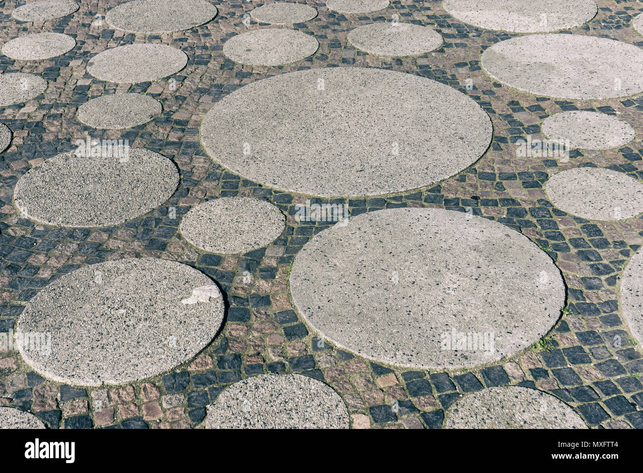 Circular tile pattern hi-res stock photography and images - Alamy