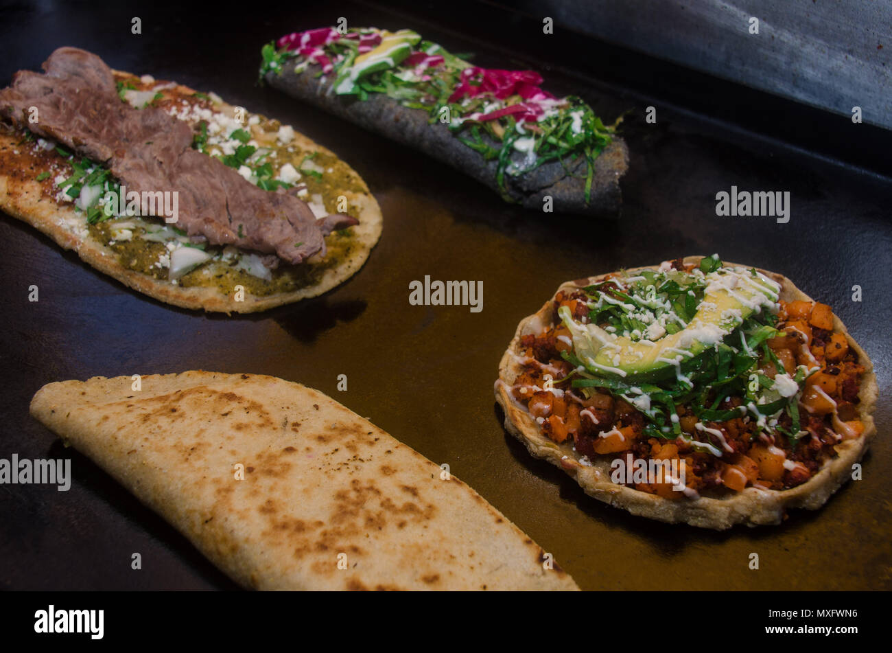 https://c8.alamy.com/comp/MXFWN6/typical-mexican-antojitos-in-the-cooking-process-MXFWN6.jpg