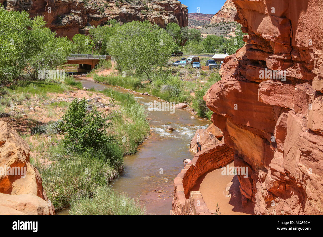 hickman bridge trailhead