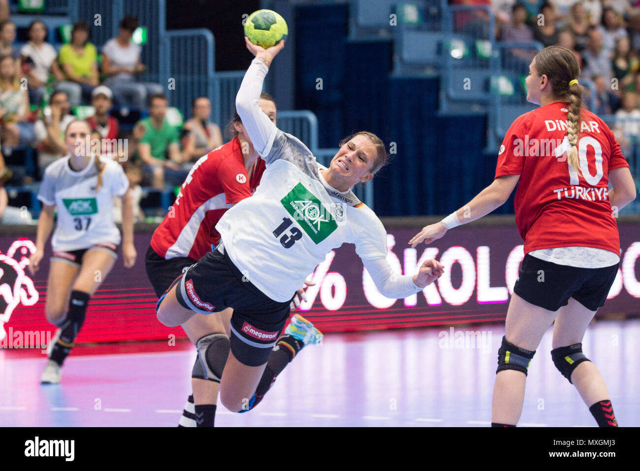 Julia BEHNKE (GER) throws on the goal, action, fight for the ball, throw, handball women's European Championship qualification, Group 6, Germany (GER) - Turkey (TUR) 40:17, on 02.06.2018 in Gummersbach/Germany, | usage worldwide Stock Photo