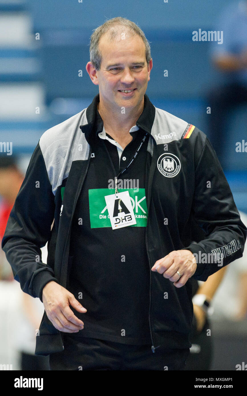 Gummersbach, Deutschland. 02nd June, 2018. Henk GROENER (coach, GER) is looking forward, half figure, half figure, upright, laughsd, lisschelnd, lsscheln, lsschelnd, laughs, facial expressions, handball European Championship Qualification of Women, Group 6, Germany (GER) - Turkey (TUR) 40: 17, on 02.06.2018 in Gummersbach/Germany. | usage worldwide Credit: dpa/Alamy Live News Stock Photo