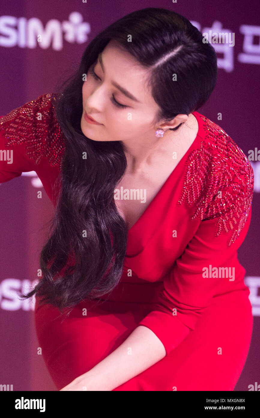 fan bingbing red dress  ! , Chinese actress Fan Bingbing (@bingbing_fan) accepts the  Global Fashion Icon of the Year award at The EMIGALA 2024 in Dubai, wearing  a magnificent gown by The EMIGALA Honoree