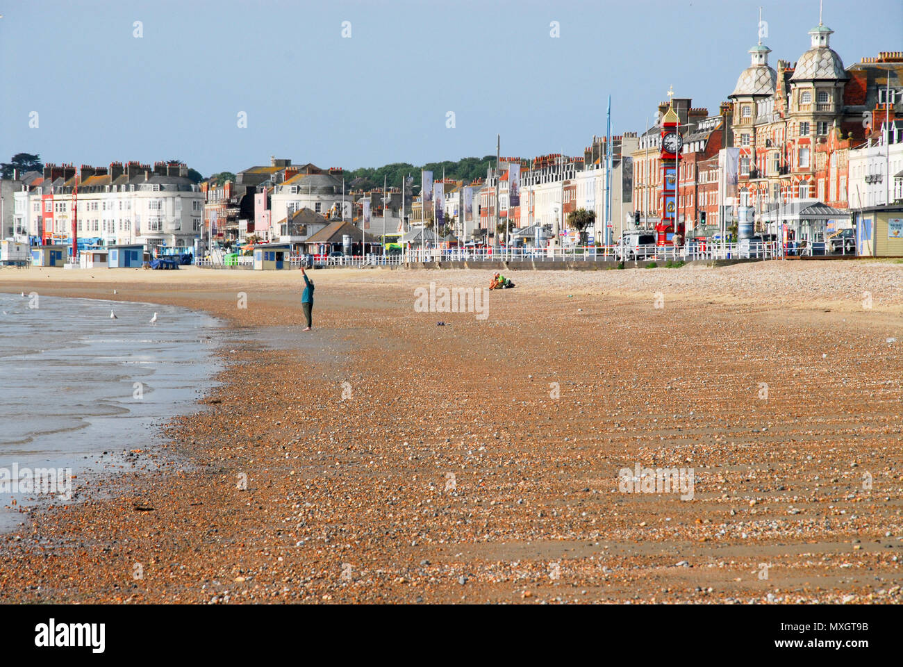 Weymouth. 4th June 2018. UK Weather: Weymouth still feels Mediterranean on  'back-to-school' Monday and people are already out in the sunshine before 10 o'clock in the morning Credit: stuart fretwell/Alamy Live News Stock Photo