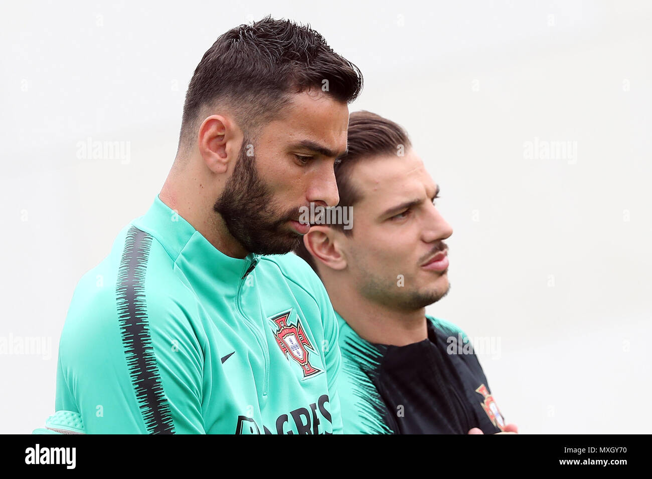Lisbon, Portugal. 4th June, 2018. Portugal's goalkeeper Rui Patricio (L) and defender Cedric during a training session at Cidade do Futebol (Football City) training camp in Oeiras, outskirts of Lisbon, on June 4, 2018, ahead of the FIFA World Cup Russia 2018 preparation match against Algeria. Credit: Pedro Fiuza/ZUMA Wire/Alamy Live News Stock Photo
