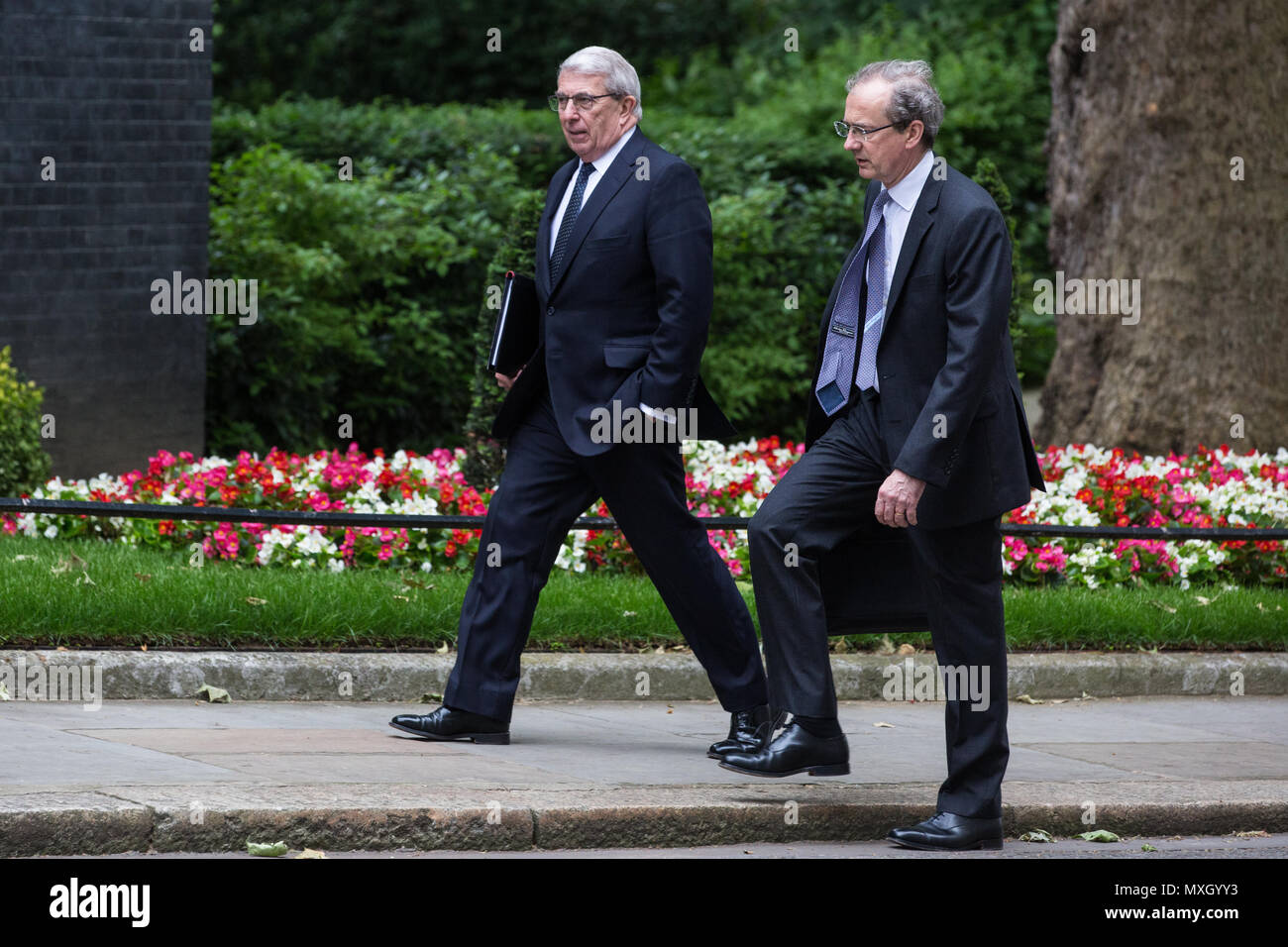 London, UK. 4th June, 2018. Sir Roger Carr (l), Chairman of BAE Systems, and Robert Noel, Chief Executive of Land Securities, arrive at 10 Downing Street for a Business Advisory Council meeting during which leaders of some of the UK's largest businesses would be provided with an update regarding Brexit talks by Prime Minister Theresa May and Government Ministers. Business leaders present included GlaxoSmithKline Chief Executive Emma Walmsley, Tesco Chairman Dave Lewis and BT Chief Executive Gavin Patterson. Credit: Mark Kerrison/Alamy Live News Stock Photo