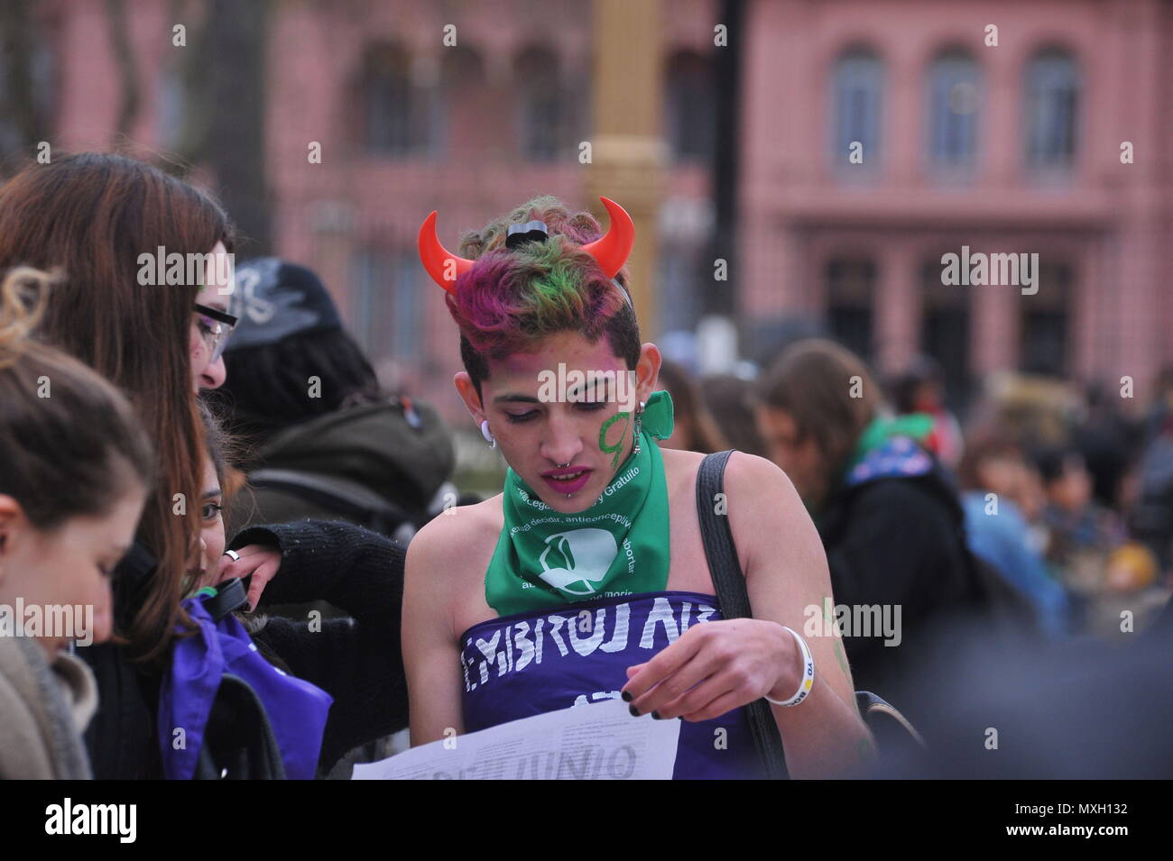 Buenos Aires, Buenos Aires, Argentina. 4th June, 2018. A cross-dressed high school boy rallies against gander violence during the ''Ni una menos'' demonstration. ''Ni una menos'', Spanish for ''Not one woman less'' is an Argentine feminist movement that started in 2015 after the murder of 14 years old Chiara Paez, and is now spread across several Latin American countries, campaigning against gender violence. Credit: Patricio Murphy/ZUMA Wire/Alamy Live News Stock Photo