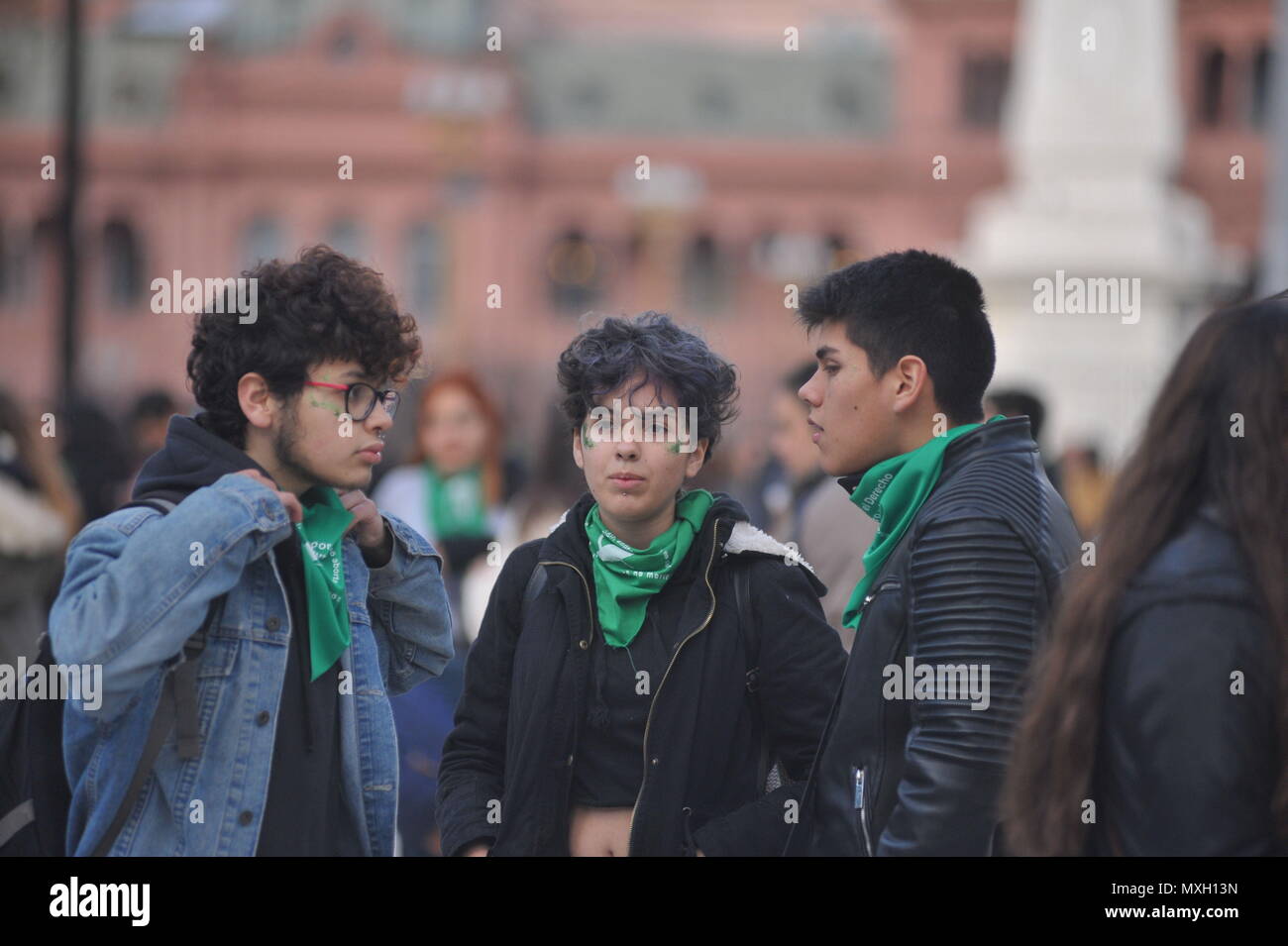 Buenos Aires, Buenos Aires, Argentina. 4th June, 2018. Demonstrators, most of them bearing the pro legal abortion campaign symbol, a green kerchief, gather at May Square prior to the ''Ni una menos'' rally. ''Ni una menos'', Spanish for ''Not one woman less'' is an Argentine feminist movement that started in 2015 after the murder of 14 years old Chiara Paez, and is now spread across several Latin American countries, campaigning against gender violence. Credit: Patricio Murphy/ZUMA Wire/Alamy Live News Stock Photo
