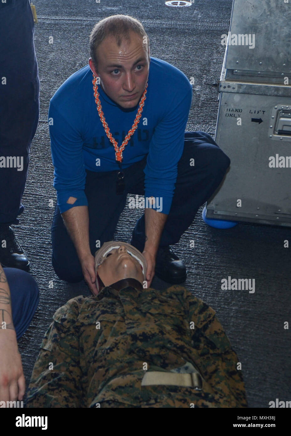 161101-N-EW322-008PACIFIC OCEAN (Nov. 1, 2016) Seaman Alex Pierce, from Walker, Iowa, stabilizes the neck of a simulated casualty during a medical drill in the hangar bay aboard the amphibious assault ship USS Makin Island (LHD 8).  Makin Island, the flagship of the Makin Island Amphibious Ready Group, is operating in the U.S. 7th Fleet area of operations in support security and stability in the Indo-Asia-Pacific region.  (U.S. Navy photo by Seaman Clark Lane/Released) Stock Photo