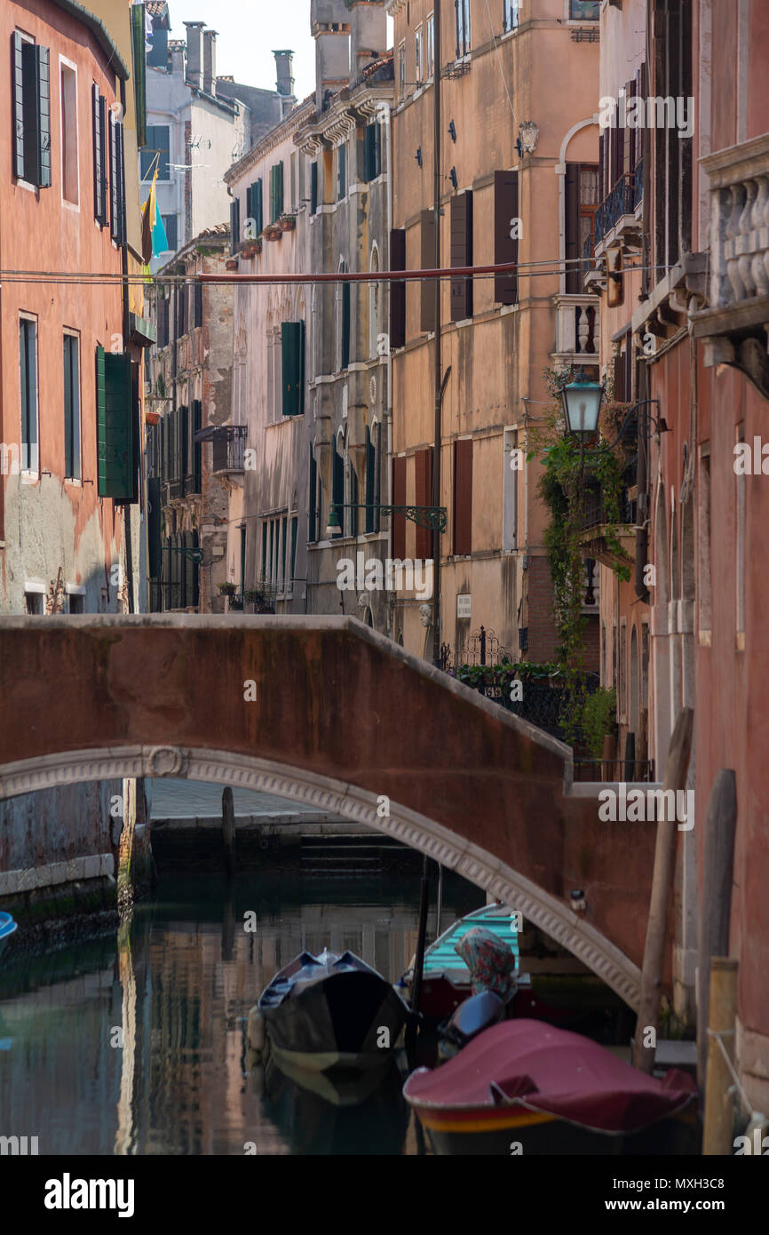 Venice bridge over canal hi-res stock photography and images - Alamy