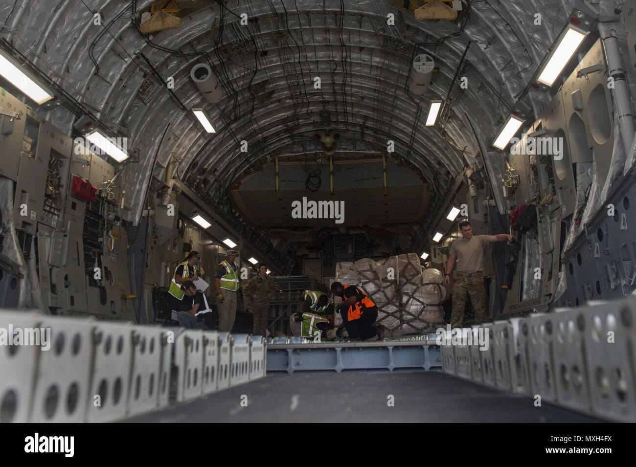 Member of the 455th Expeditionary Logistics Readiness Squadron unload pallets out of an 816th Expeditionary Airlift Squadron C-17 Globemaster III in support of Operation Freedom’s Sentinel Nov. 3, 2016. The operation focuses on training, advising, and assisting the Afghan Security Institutions and Afghan National Defense and Security Forces in order to build their capabilities and long-term sustainability. (U.S. Air Force photo by Staff Sgt. Matthew B. Fredericks) Stock Photo