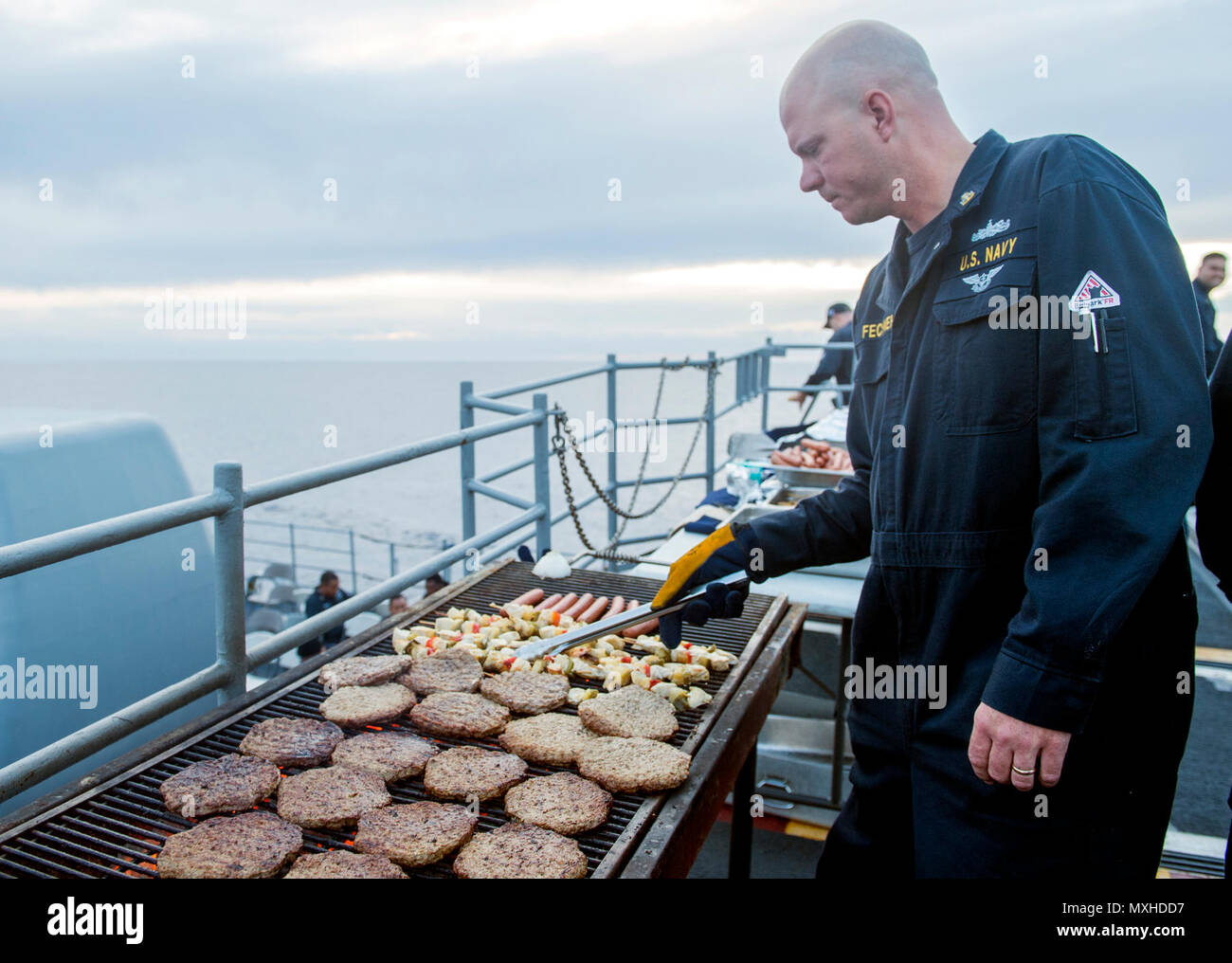 161112-N-FT178-055 PACIFIC OCEAN (Nov. 12, 2016) Senior Chief Petty ...