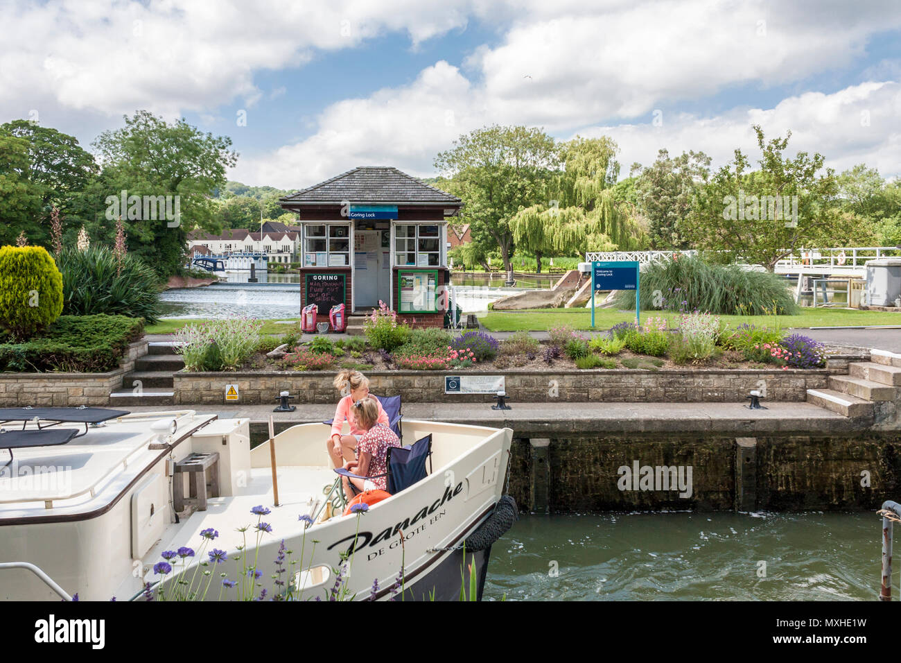 Tourists pass through Goring Lock on the river Thames, Oxfordshire, England, GB, UK Stock Photo