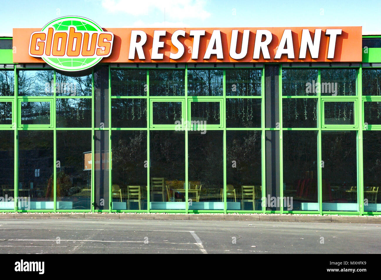 WETZLAR, GERMANY - MARCH 28, 2018: Globus supermarket Logo in Wetzlar -  Dutenhofen. Globus is international retail chain. w Stock Photo - Alamy