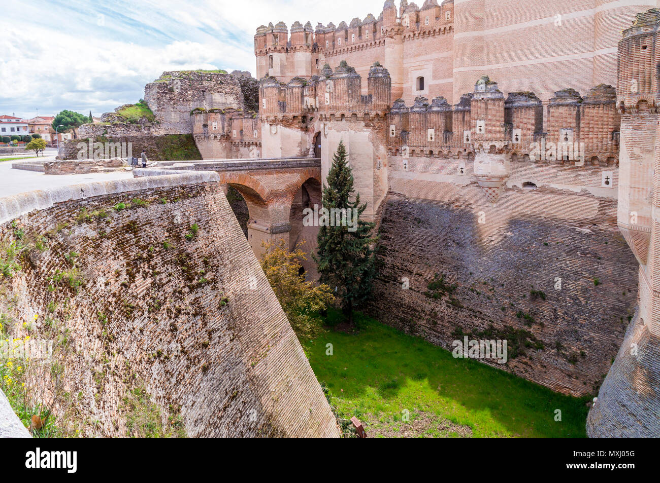 Foso y Pasarela de entrada del Castillo de Coca. Segovia. Castilla León. España Stock Photo