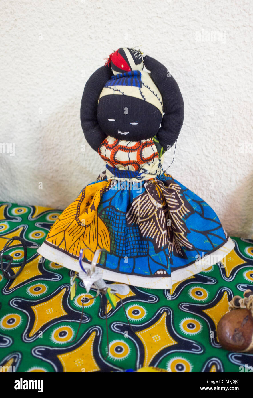Muñeca negra africana. Museo africano en Madrid. Stock Photo
