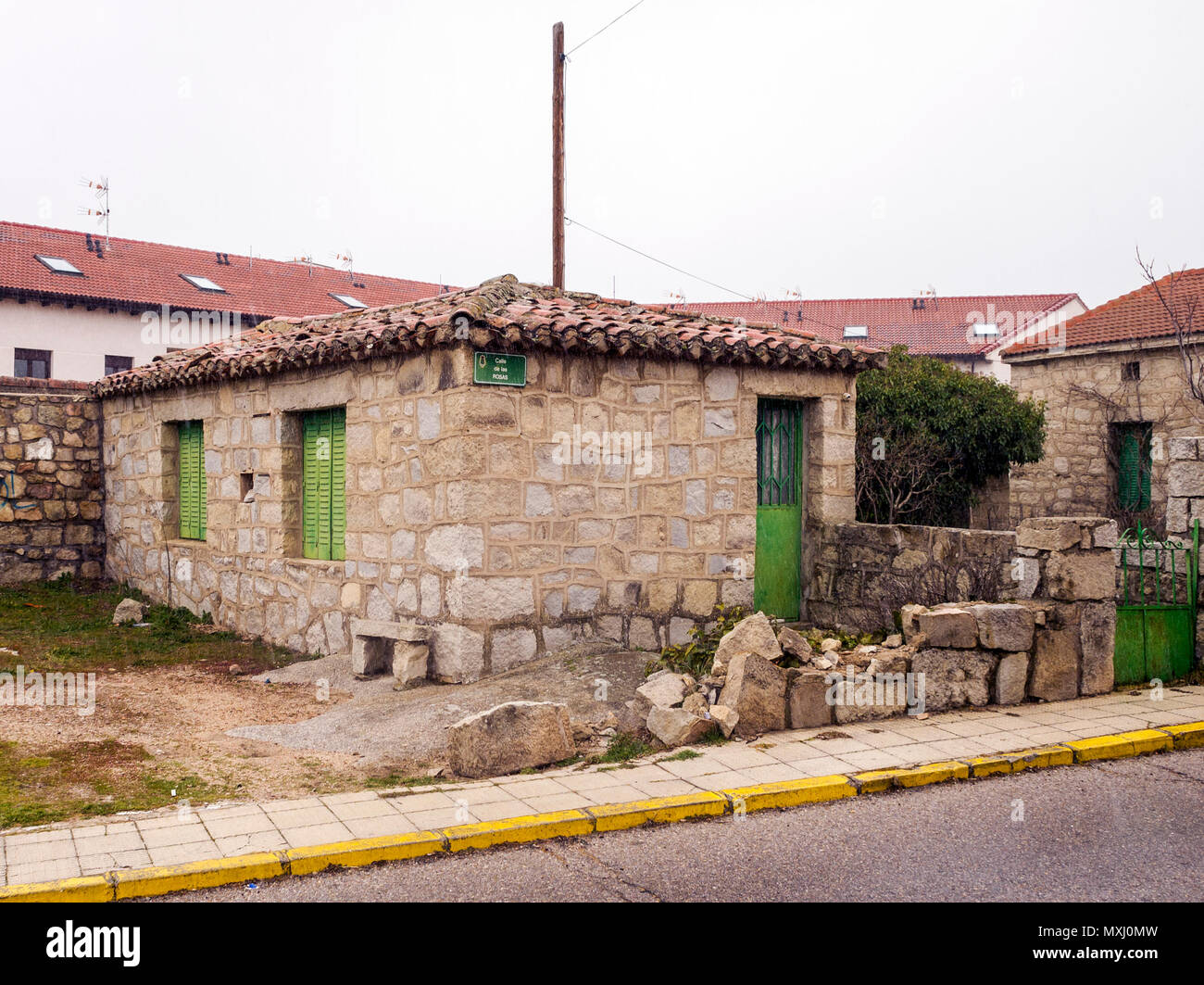 Arquitectura popular en piedra. La Cabrera. Madrid. España Stock Photo