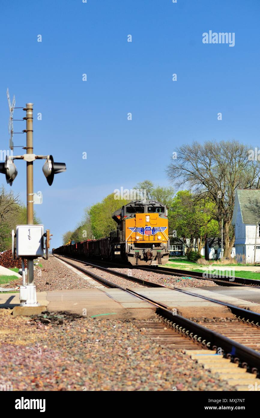 Maple Park, Illinois, USA. A westbound Union Pacific freight train, lead by a single diesel locomotive unit (with help on the rear of the train) passi Stock Photo