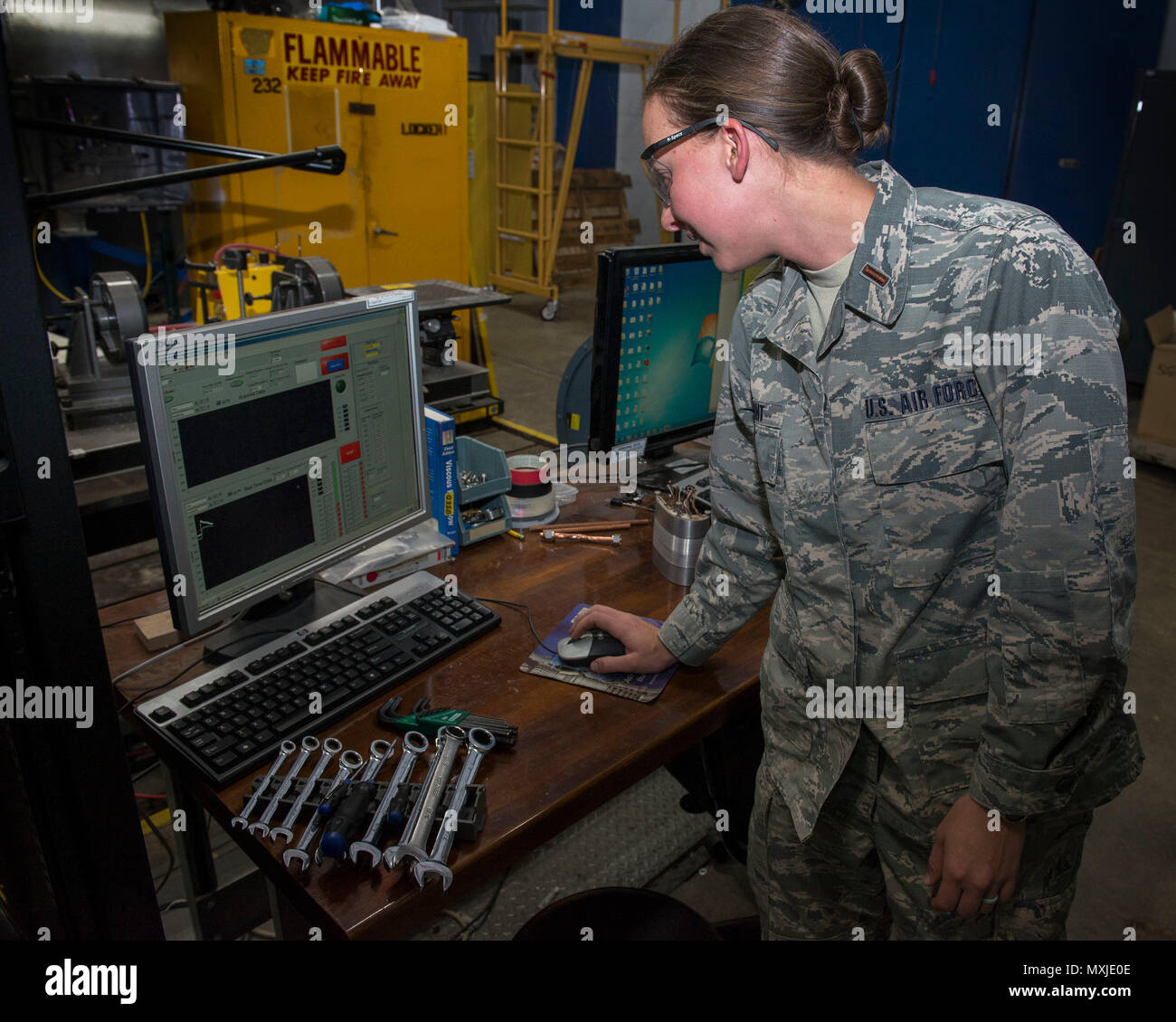 Aircraft engine heat measurement hi-res stock photography and images ...