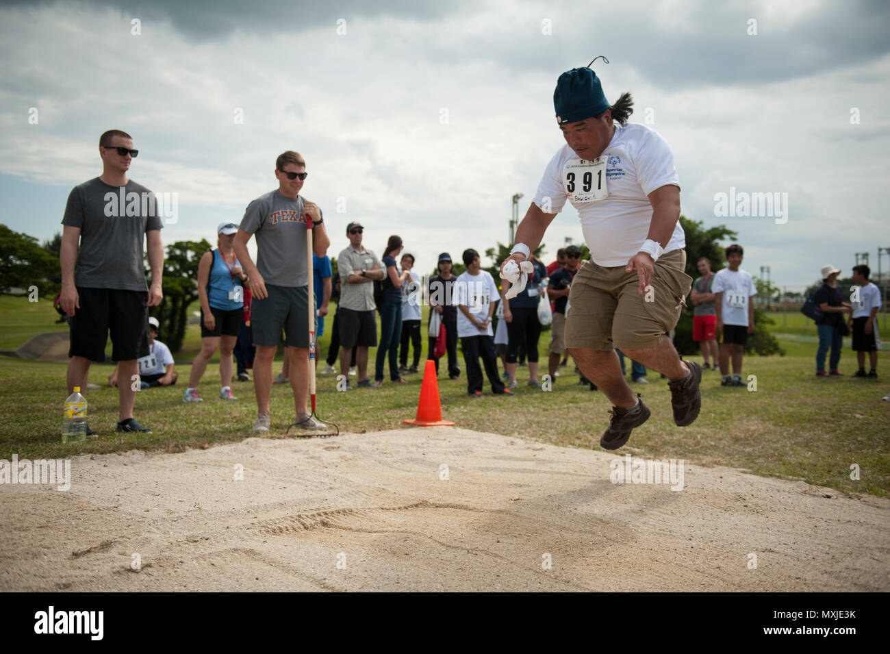 Standing long jump hires stock photography and images Alamy