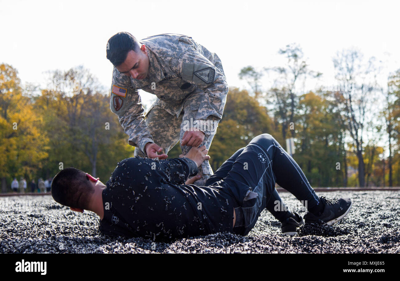 New York Army National Guard recruiters provided recruits with military ...